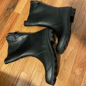 Black Mid Calf Rain Boots